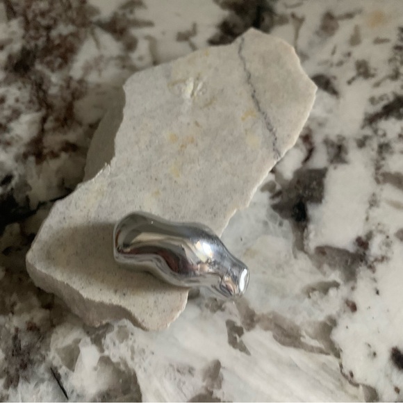 Hoselton Sculpture Polar Bear on Ice  - Made in Canada - missing baby polar - Picture 4 of 11